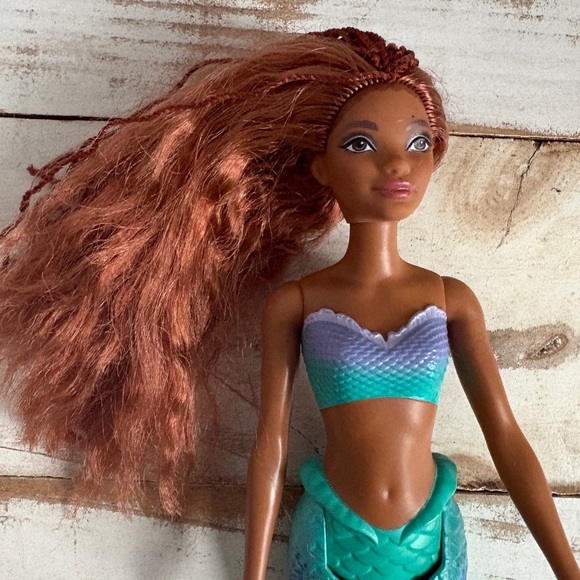 DISNEY Ariel The Little Mermaid collectible doll Halle Bailey live action 2022 - Picture 3 of 10